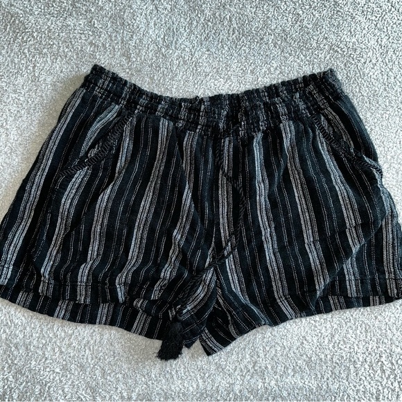 Briggs New York Black and Gray Striped High Waist Shorts - Picture 1 of 6